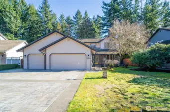 Front view of nice yard and 3 car garage