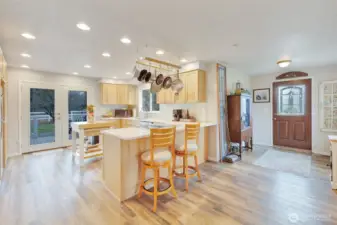 New Appliances, H2O Heater and Electrical Panel & New Quartz Countertops in Kitchen!!