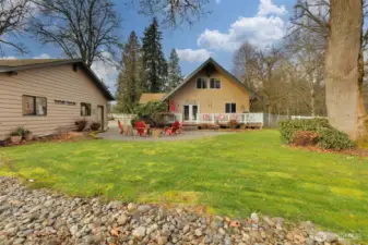 Peaceful Backyard with views of Your Pastures!