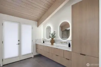 Unwind at day’s end in this spa-inspired primary bath.