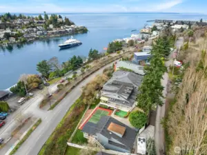 Prime location minutes to Ballard Locks, Shilshole Marina, Discovery Park, and Ballard Sunday Market.