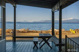 ....Outdoor Dining Area as well~