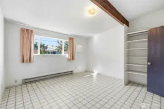 Guest Room w/ Closet~