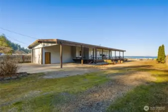 HUGE Lot, w/ RV/Boat Parking and Room for Guests~