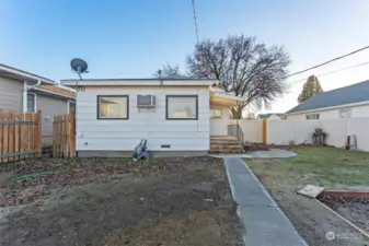 At this affordable price you really can have it all with this fenced rear yard, garage/shop and an 1132sf 2BR/1BA home!