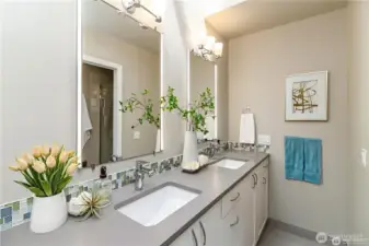 double sink in primary bathroom