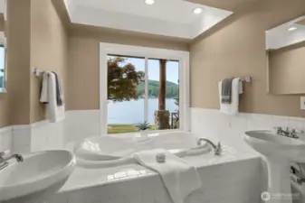Large soaking tub to relax in overlooking the lake.