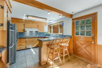 Additional photo of kitchen with Dutch door closed