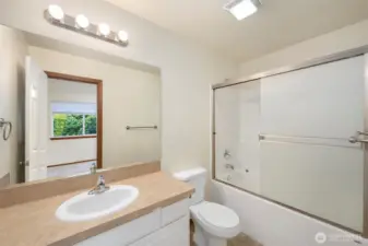 2nd Bedroom ensuite.