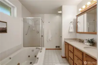 Large, full primary bath.