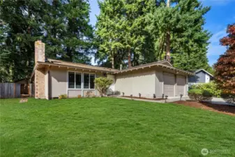 Welcome to this move-in ready, east-facing rambler tucked into a quiet cul-de-sac in the heart of Kirkland.