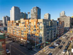 Welcome to fabulous Belltown living!