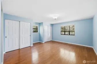 Second en suite bedroom, also with 'dueling closets.