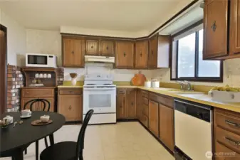 Spacious Eat in Kitchen with views