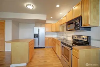 Perfect for Guests, or Rental w/ Locking Interior Door & Private Entrance~