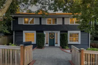 Gorgeous Maple Leaf Home