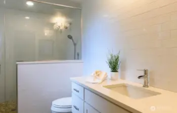 Spacious tile master bath & walk in closet