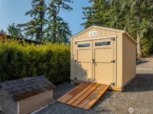 New storage shed, great for tools, mower, etc...