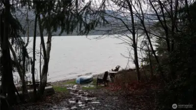 Great place to bring you boat and enjoy the private community beach access to all Capstan Rock owners.