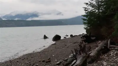 Beach has lots of seafood for those seafood lovers. Sit back and relax by the beach.