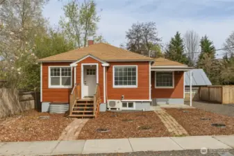 1011 & 1011 1/2 Waverly Street