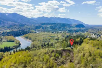 An aerial perspective showcasing the majestic Skagit River against the backdrop of stunning mountain ranges.