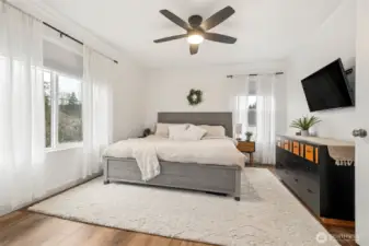 Primary suite with full bath and walk in closet!