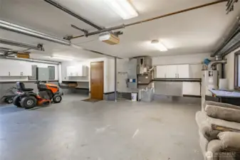 Big Garage shop space