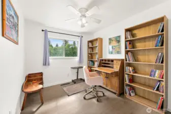 upstairs 2nd bedroom