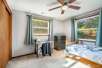 4th upper bedroom