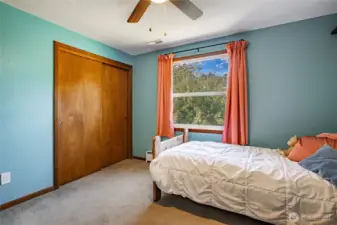 5th upper bedroom