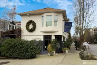 A 5 min walk to neighborhood favorites like Harry's Fine Foods.