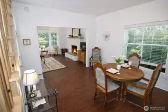 This house offers a large formal living room and dinning room, and still is so cozy.