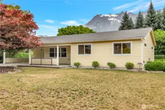 Glorious mountain views! located in the heart of the Stillaguamish river valley!