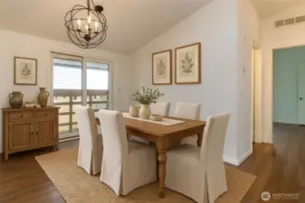 Virtually staged dining -