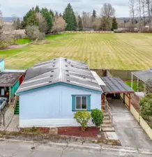 Ample driveway space!