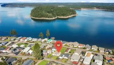 Take your kayak to Hope Island