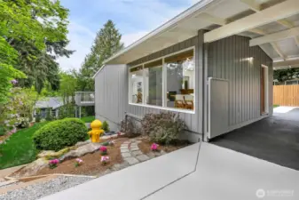 Welcome to this Paul Hayden Kirk Mid-Centruy Modern home.