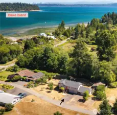 How about a quick jaunt to the waterfront with your canoe or kayak? You could paddle over to Blake Island and maybe even catch some fresh fish or crabs for dinner—all just a stone's throw away from home! Sounds like a great way to spend the day!
