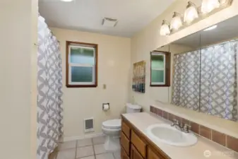 Upstair Full Bath
