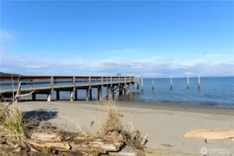 Private beach access along the Strait of Juan de Fuca