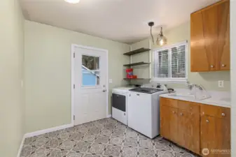 Upstairs mudroom/laundry room