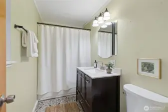 Upstairs 2nd Primary FULL bathroom