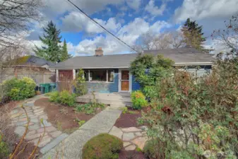 Wonderful stone pathways that meander through this specially planted garden. Flowering shrubs throughout the year.