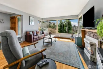 Natural Light Throughout