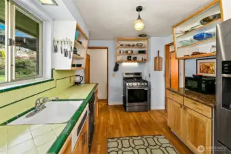 Kitchen w/ outdoor patio access