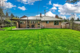 Huge Covered Patio w/ Fireplace