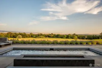 Plunge pool to view Blues and vineyards from