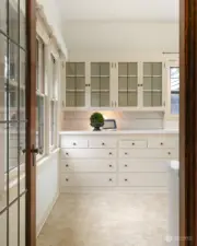French Door Offers Dining Privacy from Kitchen