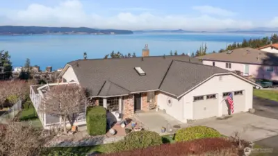 Welcome to 1019 Aqua Vista Lane! This home is immaculate with Pride of ownership through out and only a few minutes onto Camano Island with a fantastic north end location in the Buena Vista neighborhood. 50 year presidential roof. Fantastic Beach right just below.